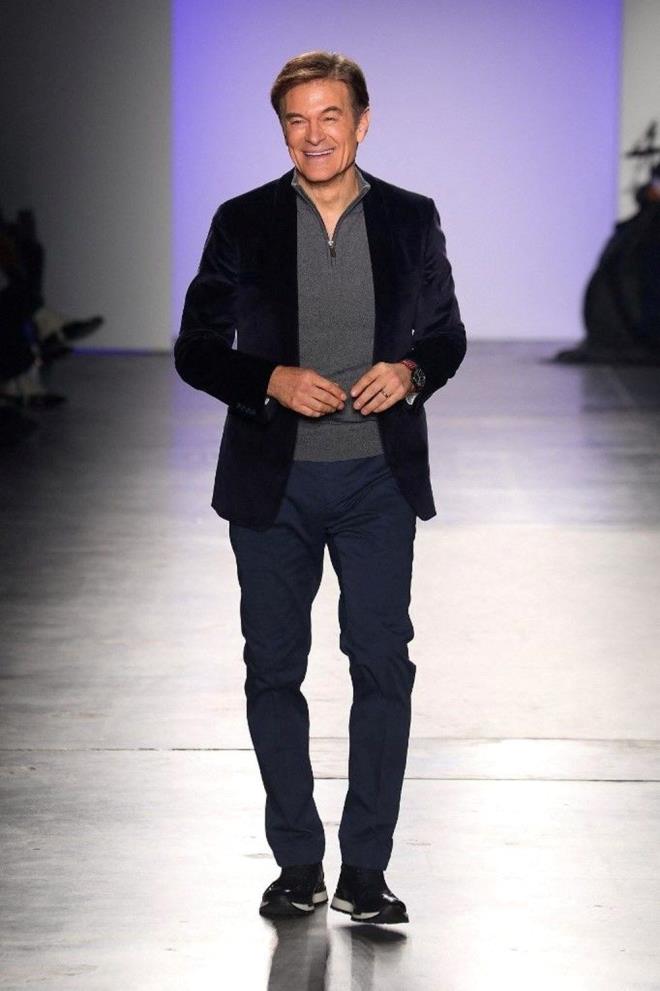 NFT NEDR?  <br>  Almyla "non-fungible token", Trkede genellikle "deiimi mmkn olmayan para ya da ip" diye niteleniyor.  <br>  NFT'nin zgn ve biricik olmas, taklit edilmesi ve kopyalanmasnn nne geiyor. Bu nedenle dijital varlklarn ve sanat eserlerinin satnda sklkla kullanlyor.  <br>  Twitter'daki bir paylam, bir sanat eseri ya da bir dijital oyundaki ara gereler gibi ok farkl trden varlklarn NFT'si retilip sata sunulabiliyor.  <br>  Bunlarn sergilendii ve ak artrmayla satlabidii dijital pazarlar arasnda OpenSea, Decentraland, Rarible ve Nifty Gateway gibi sanal platformlar yer alyor.