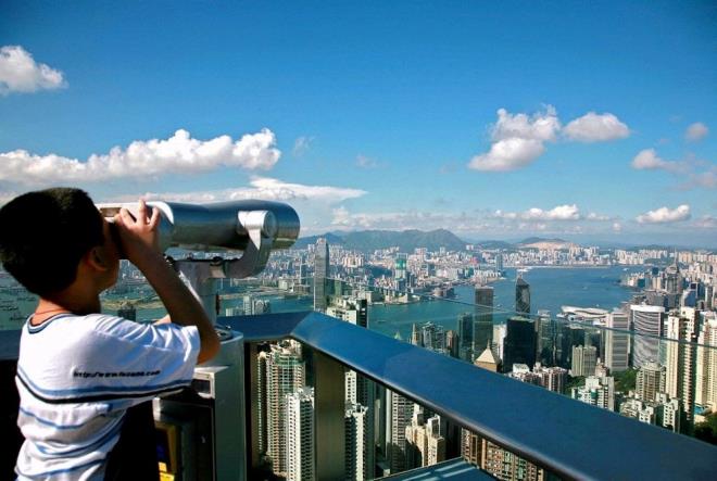 Prof. Dr. Yang, "Bu iyi bir soru. Covid-19 pandemisinin ortaya kt 2020'nin balarnda emisyonlar nemli lde azald iin, iklim sisteminin eitli bileenlerinde ani bir deiiklik yaand. klim sistemindeki bu tr ani deiiklik, srekli ancak kademeli politika gdml emisyon azaltmlarna yant olarak ortaya kan deiikliklerden ok farkl olacaktr? diye konutu.