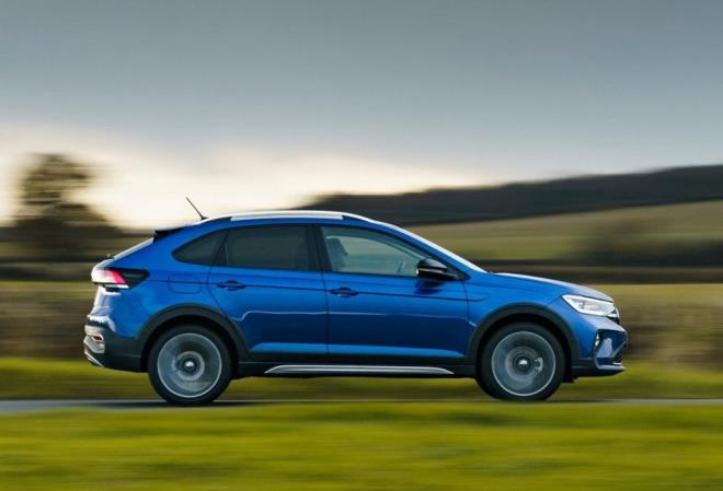 Aracn farlardan stop lambalarna kadar tm d aydnlatma elemanlar standart olarak LED teknolojisine sahip. Taigo, Style donanm seviyesinden itibaren standart olarak k eridine sahip n radyatr zgaras ve IQ.LIGHT LED matrix farlarla dier Volkswagen modelleri Golf, Yeni Polo ve Yeni Tiguan Allspace ile tasarm asndan benziyor.