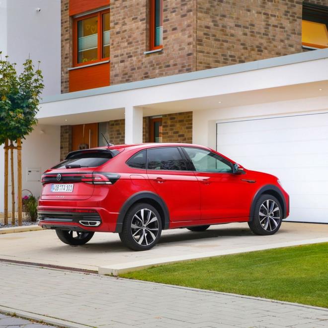 Sportif R-Line?da ise Style pakete ek olarak, karartlm arka ve arka yan camlar, R-Line direksiyon ve R-Line i ve d tasarm ekipmanlar yer alyor. Yeni Taigo?da 300 watt gcnde 6 hoparlrl ?beats audio? sistemi, 9,2 in byklnde radyo ve navigasyon sistemi Discover Pro bata olmak zere ok sayda opsiyonel donanm sunuluyor.