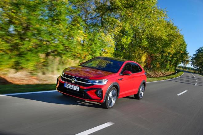 OTONOM SR DESTEK SSTEMLER: IQ.DRVE    Yeni crossover, ksmi otonom sr deneyiminin yolunu aan teknolojileri bir araya getiren IQ.DRIVE Sr destek sistemi opsiyonel olarak tercih edilebiliyor. Yar Otonom Sr Asistan ?Travel Assist? ile birlikte Acil Durum Asistan ?Emergency Assist?, Proaktif Yolcu Koruma Sistemi ?Proactive Passenger Protection System?, yaya alglama zelliine sahip n Blge Asistan ?Front Assist?, Adaptif Hz Sabitleyici ?ACC?, erit Deitirme Asistan ?Side Assist? gibi asistan sistemleri Yeni Taigo?da opsiyonel olarak sunuluyor.
