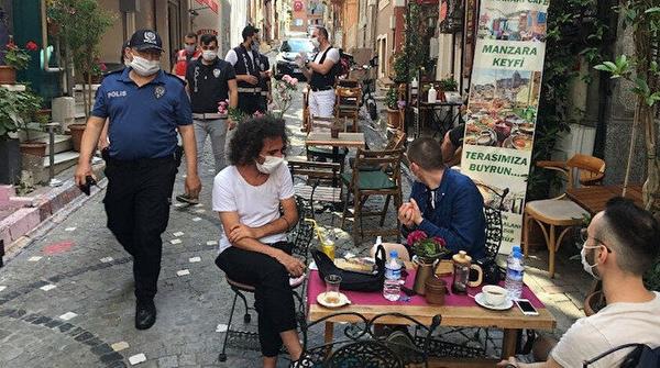 Hastaln banda verilecek  <br>  Bu la cretsiz olarak ncelikli 65 Ya st ve risk gruplarna, hastaln banda verilecek. Uzmanlar, ilacn baarsnn, ilk bulgulardan hemen sonra kullanlmasnda olduunu belirttiler. Uzmanlar ?Daha erken veya daha ge kullandnda istediiniz sonucu salamaz. Doru bir zamanlama ile bu ila kullanlmaya baladnda hastanelerdeki yk azalacak? dedi.