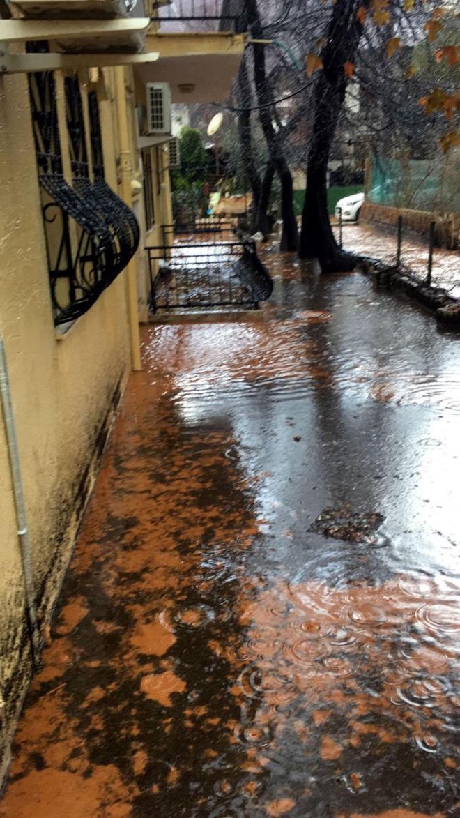 TEMZLEME ALIMALARI BALATILDI    Saanan etkisini yitirmesiyle belediye ekipleri temizleme almas balatt.