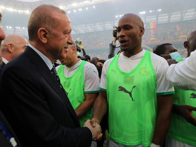 Gine Bissau Cumhurbakan Umaro Sissoco Embalo, Ruanda Devlet Bakan Paul Kagame, Liberya Devlet Bakan George Weah ve Gambiya Cumhurbakan Adama Barrow da trene katld.