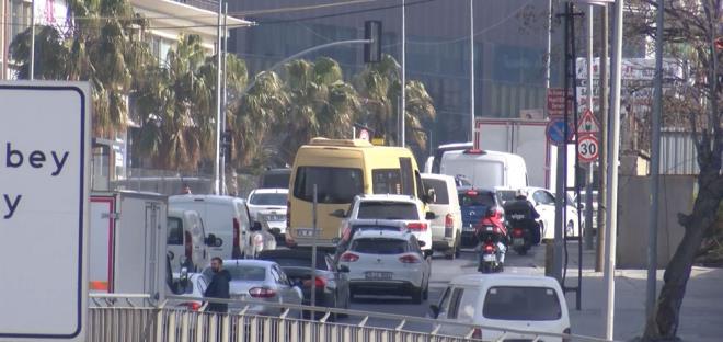 RENKLERLE UYARILAR YAPILIYOR    evre, ehircilik ve klim Deiiklii Bakanl'nn sitesinde uyarlarda da bulunuluyor.    Yeil, sar, turuncu, krmz, pembe ve bordo renklerin; her biri hava kalitesini ayr ayr temsil ediyor.    Yeil, temiz havay gsterirken; sar renk, hava kalitesi uygun ama hassas gruplarn orta dzeyde etkilenebileceini belirtiliyor.