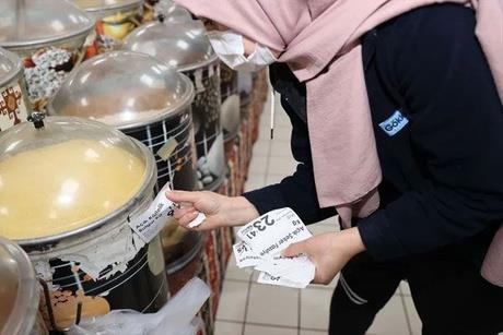 Ancak, dzenlemenin yrrle girdii tarihten rnlere ilikin fatura ve benzeri belgelerin dzenlenmi olmas, rnlerin alc veya onun adna hareket edenlerin gsterdii yere veya kiilere tevdi edilmi olmas, rnlerin alcya veya onun adna hareket edenlere gnderilmesi halinde maln nakliyesinin balatlm olmas ya da nakliyeci/srcye tevdi edilmi olmas hallerinde KDV'nin yzde 8 uygulanmas gerekiyor.