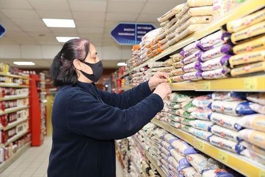 Fatura/sevk irsaliyesi gibi belgelerin dzenlenme tarihi ile gda rnlerinin teslim tarihinin farkl olmas durumunda, hangi tarih itibaryla karar hkm ifade edecek?    Gda rnleri kararn yrrle girdii 14 ubat'tan nce teslim edilmi ise yzde 8, bu tarih ve sonrasnda teslim edilmi ise yzde 1 KDV uygulanacak.