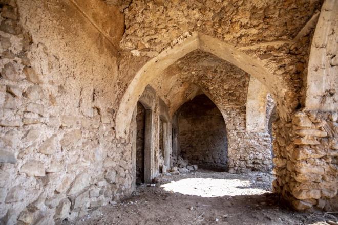 Kervansaray hakknda almalar bulunan arkeolog Hemin Numan Kaves, yapt aklamada, tarihi yapnn Koysancak'n kkl ve tannm ailelerinden Mahmut Aa Gafuri tarafndan 1862'de ina edildiini syledi.