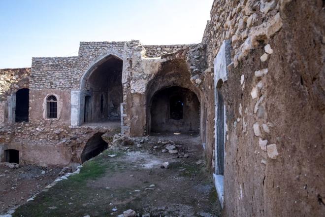 ?Mahmut Aa Han? olarak da bilinen ve gemite ilenin konumu itibaryla kervanlarn urad ve ticari rnlerin depoland bu yapnn, kervansaray olarak hizmet verdii belirtiliyor.