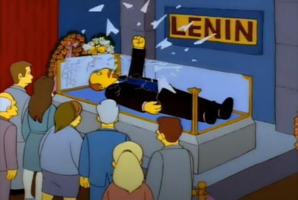 Simpsonlar'n bu blm, Homer Simpson'n Donanmaya katlmasyla balad. Ardndan Homer, kendini yanllkla bir Rus denizaltsyla atmaya giren bir denizaltda buldu. Bu bizi, Rusya'nn Birlemi Milletler bykelisinin Sovyetler Birlii'nin knn sadece bir dolap olduunu ortaya koyduu blme gtrd.