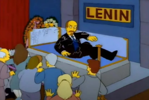 Blmn ilerleyen dakikalarnda Berlin Duvar yeniden ykseldi, Lenin ise yeniden hayata dnd. Sosyal medyada bu grntler "Simpsonlar Rusya-Ukrayna krizini de bildi" diye paylald.