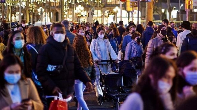 Bulgaristan'da da tm tedbirler devam ediyor. Kapal alanlarda maske kullanm dndakiler 20 Mart'ta kaldrlacak.  <br>  Slovenya, kapal alanlarda maske kullanlmas hari tm salgn tedbirlerini yrrlkten kaldrd.  <br>  Polonya'da tedbirler sryor ancak 1 Mart'tan itibaren kapal alanlarda maske zorunluluu ve enfekte olanlarn 7 gn boyunca karantinada kalmalar art haricindeki tm kstlamalar kaldrlacak.  <br>  Karada'da kapal alanlarda maske zorunlu, ak alanda 2 metre sosyal mesafe salanamayan durumlarda maske zorunluluu sryor.