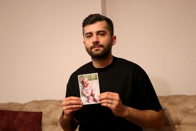 Kutsal Bora'nn annesi Aysun Sert Bora da gelini ve torunu iin ok endielendiini belirtti. Bora, "Ukrayna'da mahsur kaldlar, ok zgnm, onlara bir zarar gelecek diye ok korkuyorum. Devlet yetkililerinden yardm bekliyorum, bir an nce torunuma ve gelinime kavumak istiyorum " dedi.