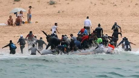 Felaket haberini kahin "Kan ve alktan daha byk felaket yaayanlar, 7 kez deniz kysndan geecekler. Byk alk ve esaret yaanacak" diyerek verdi.