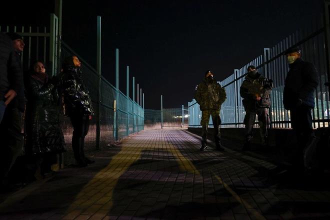 Polonya'da yaayan Ukraynallarn da snra giderek Ukrayna'dan gelen yaknlarn ve dostlarn karladklar grld.