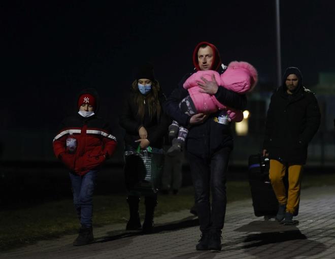 Polonya Gvenlik Hizmetleri Szcs, "imdiye kadar gelen kiilerin yaklak yars savatan katklarna dair szl aklamalar yapt. Bunlar sava mltecisi olarak kabul edilmesi gereken insanlar. Yerel prosedrlere gre Polonya'ya kabul edilecekler." diye konutu.