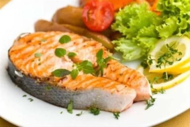 Ton Bal Dnya zerinde en yaygn tketilen balk trlerinden olan Ton Bal da risk grubuna dahil.zellikle beyaz renkli trleri fazla tketildiinde, ierdii yksek cva nedeniyle hamile ve ocuklarn sinir sitemi geliimini olumsuz etkileyebiliyor.