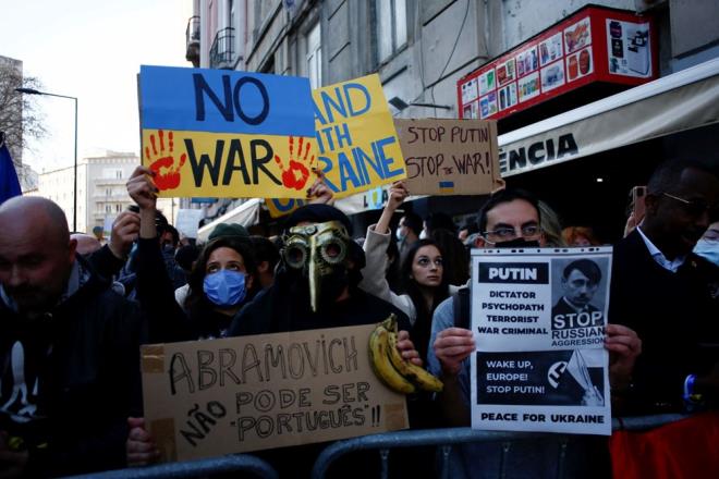 Bununla birlikte, Jerusalem Post'a gre, Abramovich, iki tarafn grecei Ukrayna ile Belarus snrndaki Gomel'e ulat.    Ukrayna'nn srail Bykelisi Yevgen Kornichuk, Abramovich'in mzakerelere katlm hakknda zel olarak yorum yapmayacan syledi.    Ancak Kornichuk, ?Yeterli nfuzu olan ve yardm edebilecek herkese minnettarz? dedi.