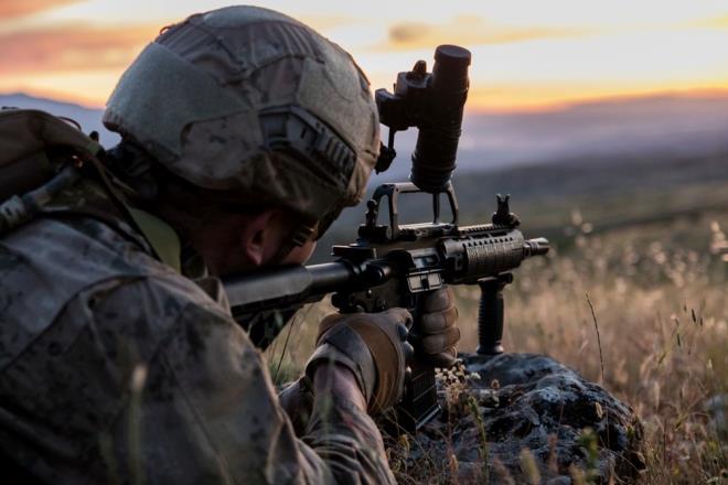 Haberde, zel timlerin bazlarnn lkenin dousundaki isyanclarn elindeki Donetsk ve Luhansk blgelerine gnderildiinin ve Zelenski'yi ortadan kaldrmakla grevli 400 zel tim grevlisinin Belarus'tan Kiev'e doru yola ktnn alt izildi.