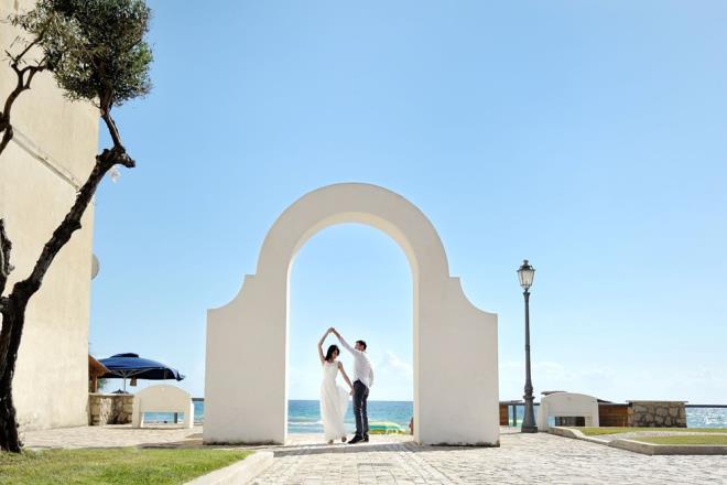 Lazio blgesi, onlarca orta a tepe kasabas ve Circeo milli parkn evreleyen kumlu plajlar da dahil olmak zere ok eitli romantik dn mekanlarna sahip.