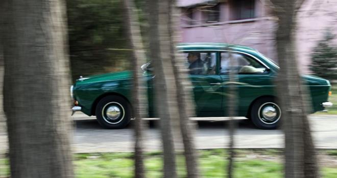 Akay, "Baz arkadalar var onlara da sayg duyuyorum, motorunu, anzmann deitiriyorlar. Geni jant ve lastik takyorlar. Ben onu da istemedim. Araba, kaldrmda dururken, sanki yl 1970 ve bu araba bir yanda alnm da ylece yolun kenarnda duruyormu hissini yaratmasn istedim. Bunda baarl olduumu dnyorum. Birok insan da byle hissettiini sylyor" diye konutu.