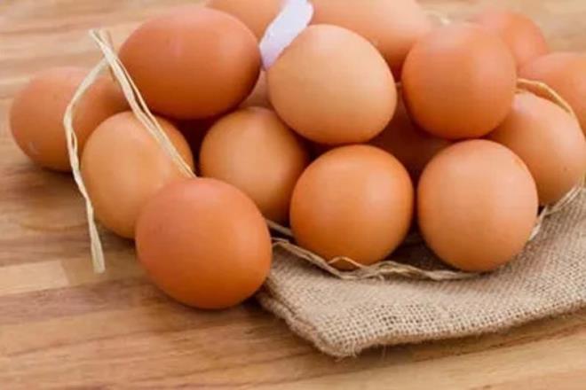 Evinizde tavuk besliyorsanz, yumurtay tavuktan kar kmaz tketmeyin. ki  gn bekletin.