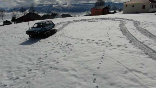 Trabzon?un gzde turizm merkezlerinden biri olan Hdrnebi Yaylas?na gelen yerli ve yabanc turistlerin de ilgi gsterdii paletli Torosun sahibi Trkmen, imdilerde ise farkl bir proje yapmak iin aracn satmay dnyor.