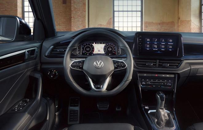 8 in boyutundaki bilgi ve elence ekran standart olarak sunulurken, Style ve R-Line donanmlarnda 10,25 ine kadar karlabiliyor.