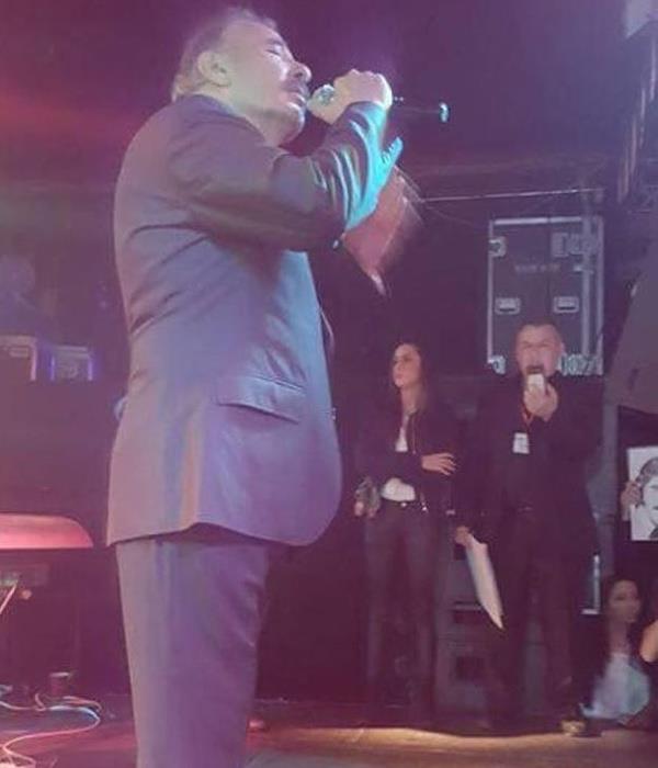 En az 1 sene ark syleme yasa:<br> Dalaman'da rahatszlanarak hastaneye kaldrlan eker hastas Tayfur'a doktorlar en az bir sene sahne yasa koydu.