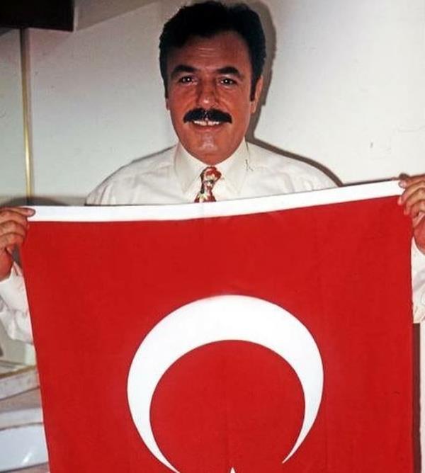 Yz felci geirmesinin ardndan inzivaya ekilmiti: <br>2011 ylnda yz felci geirdikten sonra gzlerden uzak bir hayat yaamaya karar veren Ege'de yaayan Ferdi Tayfur, uzun bir sre sonra grntlendi.