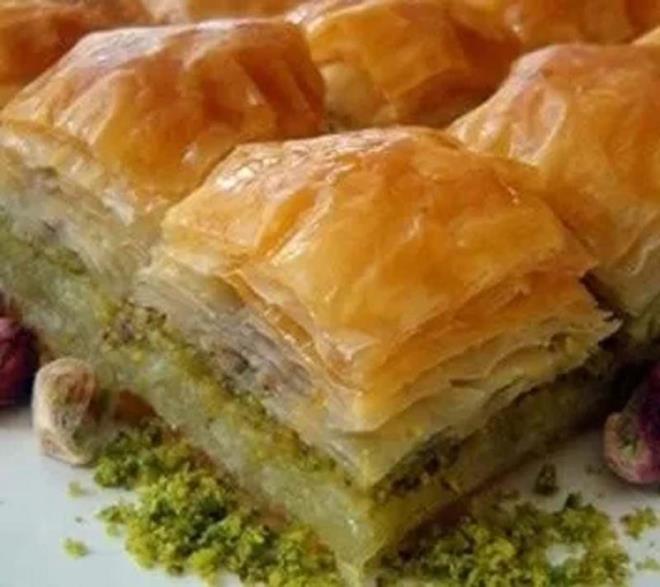 Beynin geliimini doru salamas iin ocuklarn geliim dnemlerinde yediklerine dikkat etmeli.