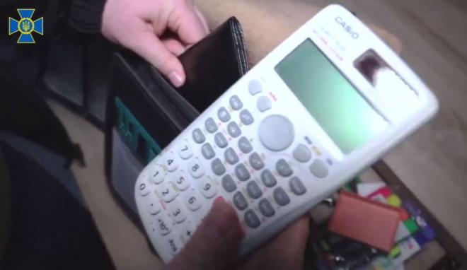 Hesaplamalarn yaplmas iin pusula, kronometre ve hesap makinesi de askerlere verilen eyalar arasnda yer alyor.