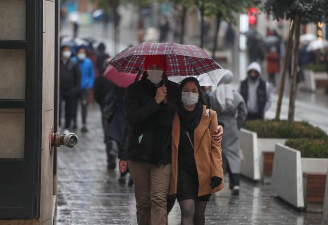 Bir baka vatanda ise, ok erken bir karar alndn syleyerek, ''Gnmz artlarnda baz insanlar havalarn souk olmasndan dolay da maske takyor" eklinde konutu.