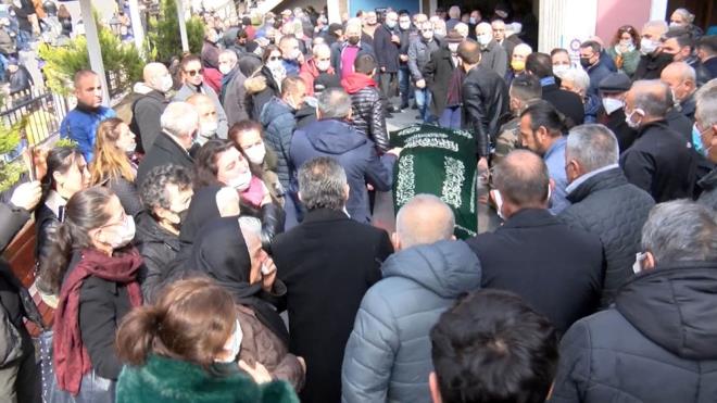 "SANAT CAMAMIZIN BAI SA OLSUN"      Beyolu Belediye Bakan Haydar Ali Yldz'n sevenlerine sabr dileyerek, "zntlyz. Hseyin kardeimle dertleme imkanmz olmutu. stanbul'umuzun nemli bir sanatsyd. Hayat boyunca dik bir duruu vard. Sanat camiamzn ba sa olsun" diye konutu.