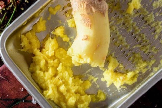 ZENCEFL  <br>  Antibakteriyel, antiviral, antienflamatuvar olarak kullanlan zencefil, ay olarak tketildiinde hamilelik dnemi bulantlarnda kullanlabilecek en gvenilir areye dnr. Zencefil ay ayn zamanda uzun yolda ortaya kan mide bulantlarnda da etkilidir. Antitmr etkisi sayesinde tedavisi zor olan kanser trlerinde doktora danlarak tketilen zencefil tmrn bymesini basklamaya yardmc olabilir.