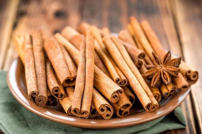 TARIN  <br>  Kan ekerini dengelemesiyle tannan ve bu zellii ile diyabetik hastalara nerilen tarn baz diyabet ilalar ile etkileime girebilir. Diyabet hastalarnn tarn kullanm ile ilgili doktorlarna danmas nemlidir.