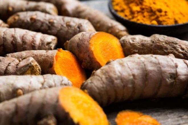 Kolon, prostat, pankreas, meme kanserlerinde tedaviye ek olarak kullanlabilir, ancak ncesinde hekime danmak nemlidir. Artrit, pankreatit, enflamatuvar barsak hastalklarnda ary azaltcdr. Safra tana kar doal bir koruyucudur. Kan basncn dzenler, osteoporoza kar da koruyucu zellikleri bulunur. Zerdeal gnlk beslenmesine dahil etmek isteyenler pilav, makarna, et yemekleri, yumurta, orba gibi yemeklere ekleyebilir.