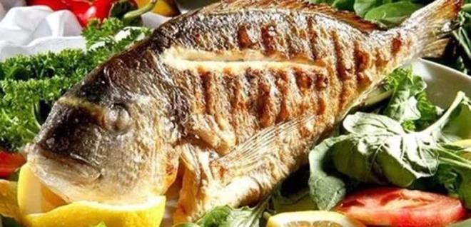 Yal balk<br>    Stresinizi kontrol altnda tutmak iin yal balklarla arkada olun. Somon ve ton bal gibi balklarda bulunan Omega-3 ya asitleri, stres hormonlar artn nlerken; kalp hastal, depresyon gibi duygudurum bozukluklarna kar da korunmanza yardmc olabilir. Kendinizi iyi hissetmek istiyorsanz haftada en az iki kez yal balk tketin.