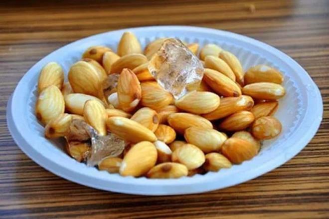 Badem<br>    Badem ierdii E ve B vitaminleriyle stres nbetleri srasnda rahatlamanz salarken baklk sisteminizi de destekleyen iyi bir stres azaltc olabilir.