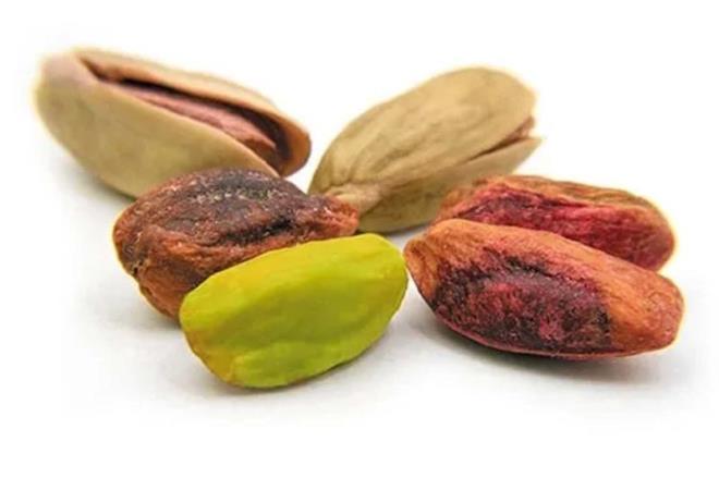 Antep fstAntep fst, yan sra dier fndk ve tohumlar, salkl yalar iin iyi kaynaklardr. Her gn bir avu antep fst, ceviz, badem gibi salkl kuruyemilerin tketimi diyabet riskini azaltr, kolesterol drmeye yardmc olur ve stresin etkilerini azaltr.