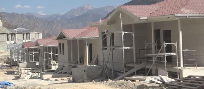 Su altnda kalacak Yeniky, Tekkale, Irmakyan, eltikdz, evreli, han ve Meecik kylerinde yaayanlar iin de dalarn eteklerinde yeni yerleim birimleri kuruldu.    7 farkl kyde yresel mimaride, 2'er katl modern evler ina edildi. Toplamda 520 ky evi ina edilecek.