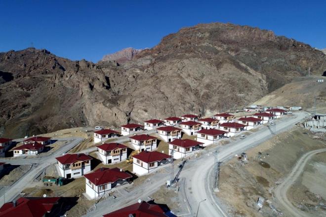 le merkezi ile kylerde, yaklak 5 bin konut, 270 i yeri ile 9 bin 430 dnm tarm arazisi su altnda kalacak.