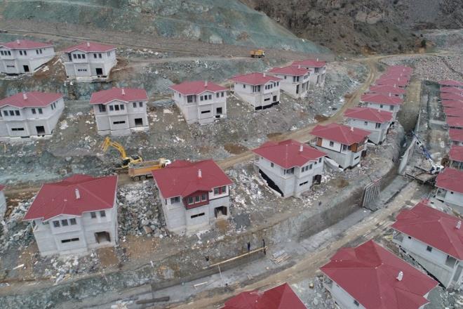 Devlet Su leri (DS) nclnde i makineleriyle balatlan almayla, mevcut ileden alnan tarm topra, yeni alana dkld.