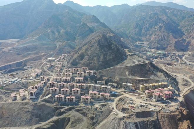 Trkiye snrlar ierisinde 410 kilometrelik uzunlua sahip, Kuzeydou Anadolu'nun en byk nehirlerinden oruh'un zerine Yusufeli Baraj ve Hidroelektrik Santrali (HES) yaplmaya baland. 26 ubat 2013'te temeli atlan barajn, gvde inaat tamamland.