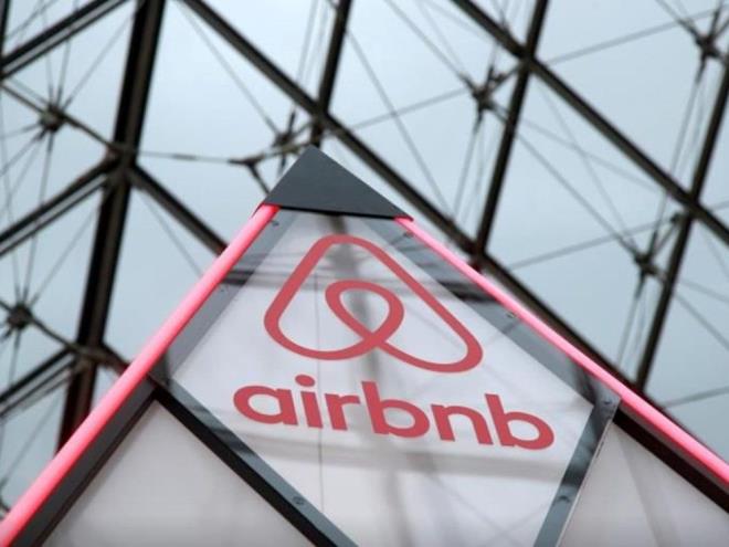 RUSYA VE BELARUS'TAK OPERASYONLARINI ASKIYA ALDI    Dnyann eitli lkelerinde, internet zerinden rezervasyon ve konaklama imkan salayan Airbnb, Rusya ve Belarus'taki tm operasyonlarn askya aldn duyurdu.    Airbnb st Yneticisi (CEO) Brian Chesky, Twitter'dan yapt aklamada, "Airbnb, Rusya ve Belarus'taki tm operasyonlarn askya alyor" ifadesini kulland.    Chesky, Rusya'nn Ukrayna'ya saldrlarnn ardndan 28 ubat'ta yapt paylamlarda irketin Ukrayna'dan kaan 100 bin mlteciye cretsiz konaklama imkan salayacan duyurmutu.
