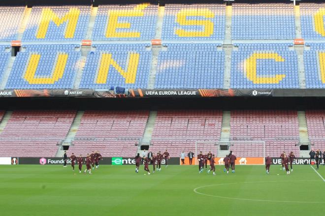 Teknik direktr Domenec Torrent ynetimine yaplan ve bir saat sren antrenmann ilk 15 dakikas basna ak tutuldu.