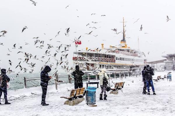 Orhan en "en younu Cuma yaacak" dedi.<br>  Orhan en, Kar Trkiye'ye yarn (Perembe ) sabah 6-7 civarnda Marmarann kuzey ve dousundan balayacak. stanbul'un kuzey ilelerinden daha sonra Marmara'nn dousu ve Anadoluda da devam edecek. Scaklklar 3-4 C daha decek. En kuvvetli kar ya Cuma gn grnyor." dedi.