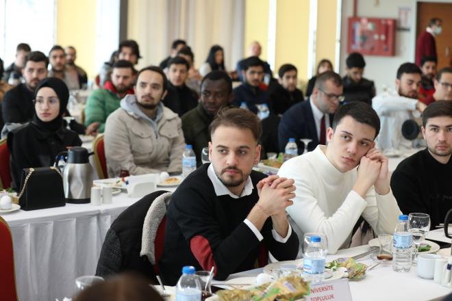 Bursa Teknik niversitesi Rektr Prof. Dr. Arif Karademir de, Bursa Bykehir Belediyesi'nin bu gne kadar eitime salad destekleri imdi de burs vererek talandrdn belirterek, projeyi hayata geiren Bakan Akta?a teekkr etti.