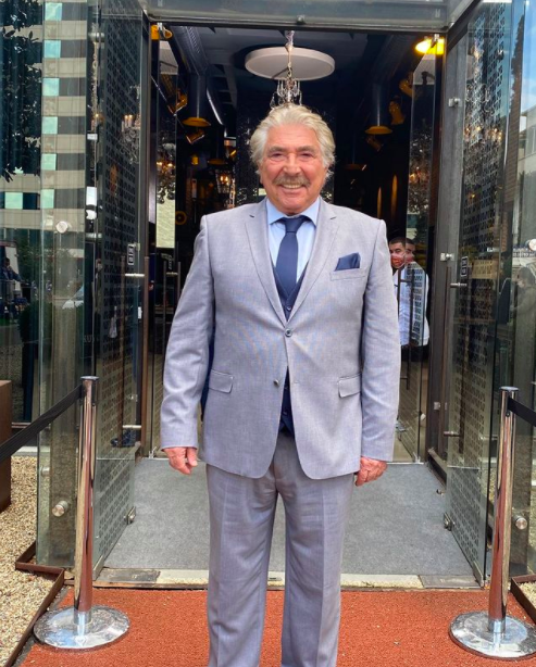 Erdal zyaclar, dijital platformda yaynlanan '40' programna konuk oldu. Sunucu Cansu Canan zgen'in "Erdal zyaclar'n zerinde en ok hangi oyuncunun izi var?" sorusu zerine usta sanatdan Kemal Sunal itiraf geldi. te zyaclar'n Kemal Sunal aklamas...