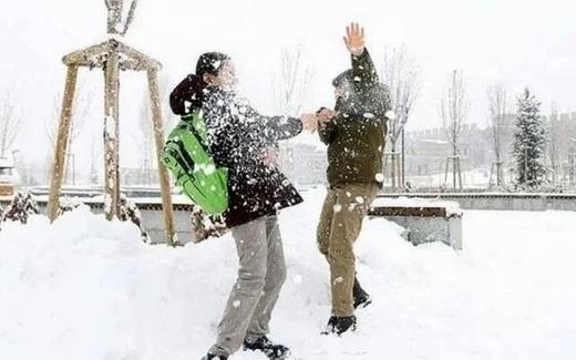 Samsun<br>  Samsun'un 7 ilesindeki baz okullarda kar ya ile buzlanma nedeniyle eitime bir gn ara verildi. l Milli Eitim Mdrlnden yaplan aklamada, kar ya ve buzlanmann etkili olduu Alaam, Ayvack, aramba, Kavak, Salpazar, Terme ve Yakakent ilelerinde 14 Mart Pazartesi gn baz okullarn tatil edildii belirtildi.<br>Mu<br>  Mu'ta youn kar nedeniyle eitime ara verildi. Valilikten yaplan aklamada kentte olumsuz hava koullarnn etkili olduu belirtildi. Vatandalarn sis,  ve don olaylarna kar uyarld aklamada 14 Mart Pazartesi il genelinde eitime ara verildii bildirildi. Kamu kurumlarndaki engelli ile hamile personelin de idari izinli saylaca kaydedildi.